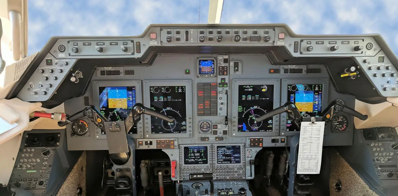 Beechcraft Hawker 800XP N130YB operated by Business Aviators, Inc. photo 6