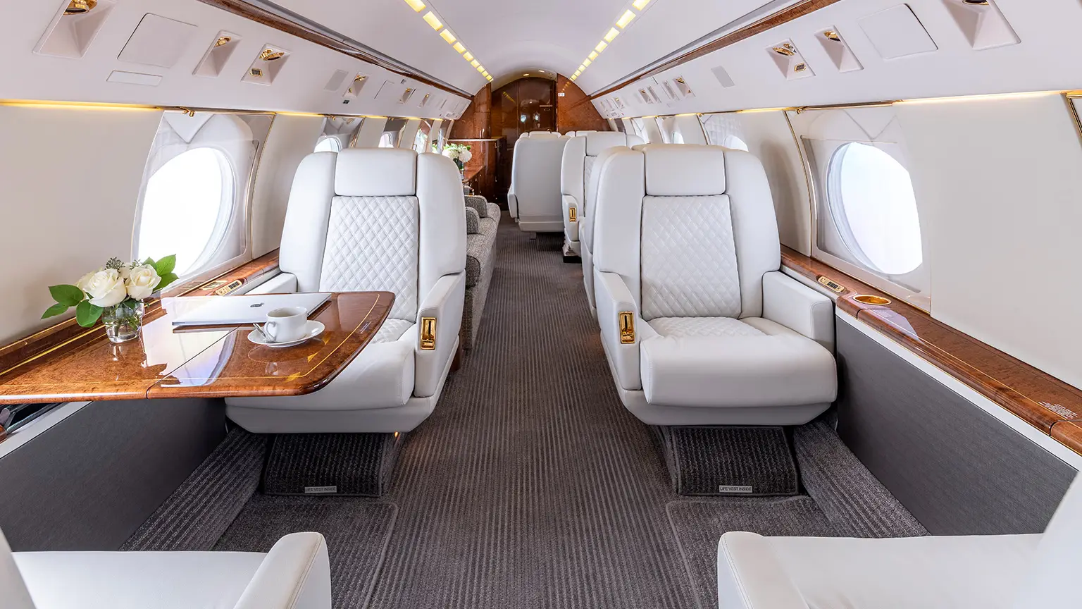 Gulfstream IV N131JE operated by Jet Edge International photo 2