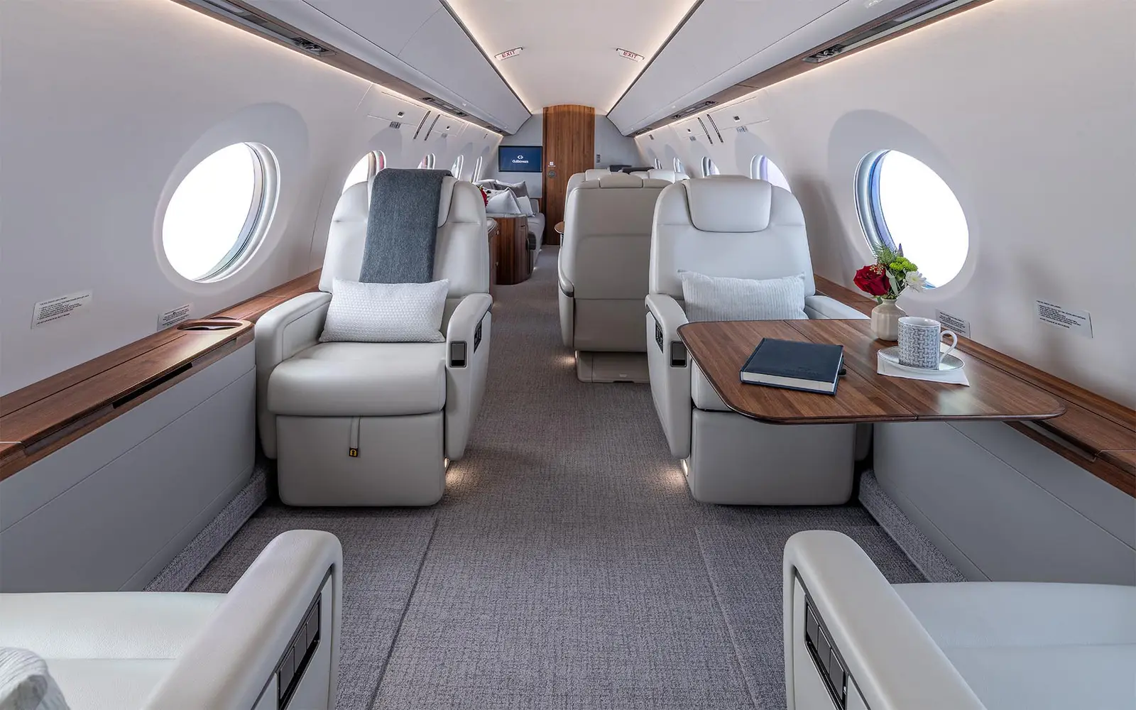 Gulfstream GVII-G500 N131YF operated by Clay Lacy Aviation, Inc. photo 2