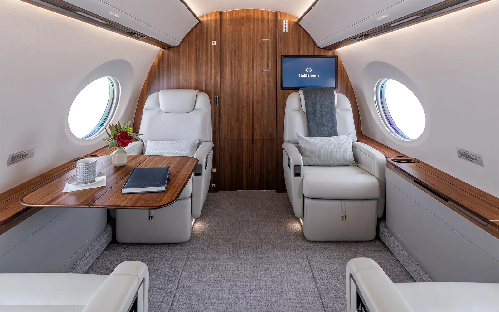 Gulfstream GVII-G500 N131YF operated by Clay Lacy Aviation, Inc. photo 4