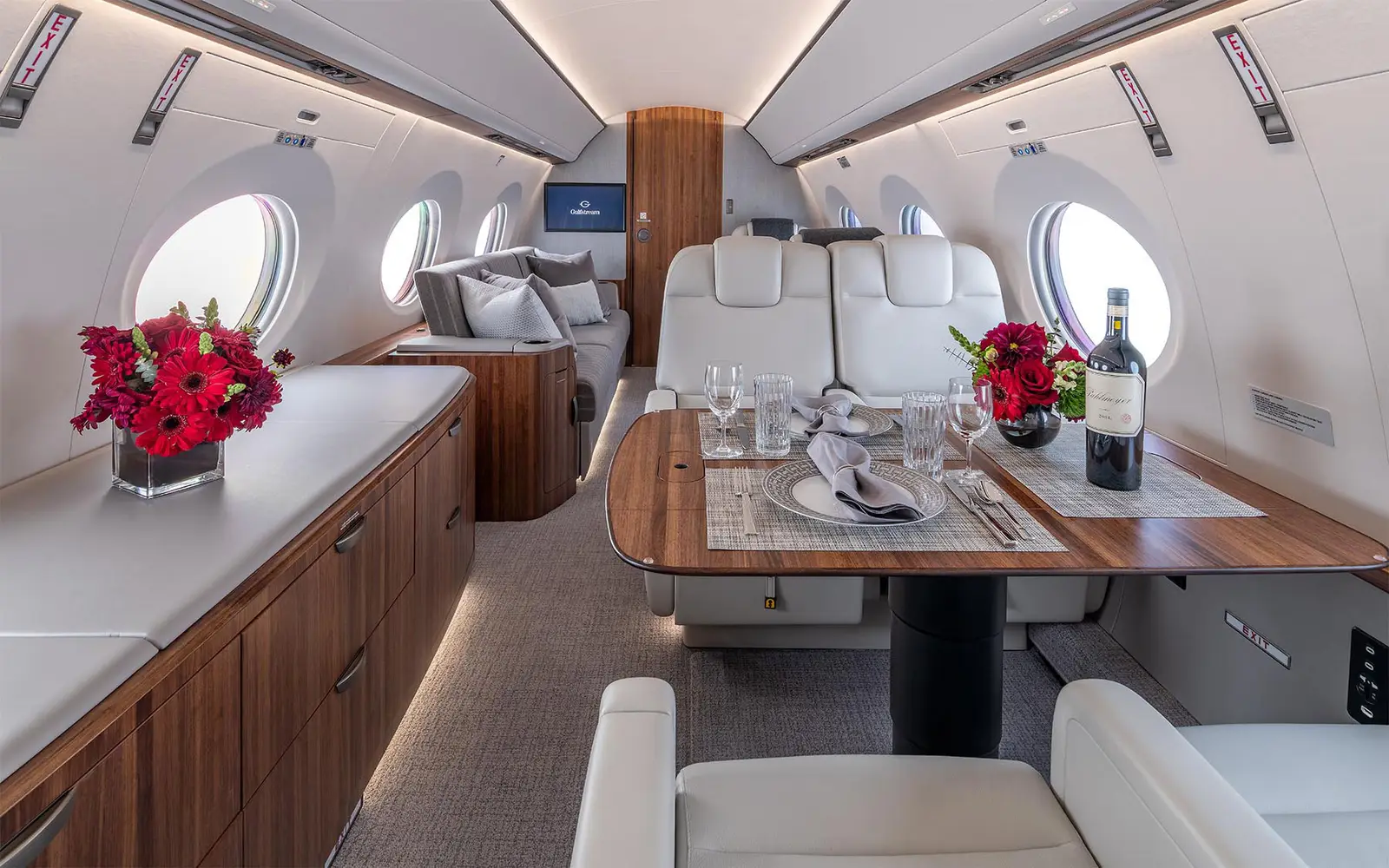 Gulfstream GVII-G500 N131YF operated by Clay Lacy Aviation, Inc. photo 5