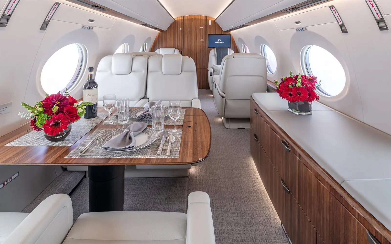 Gulfstream GVII-G500 N131YF operated by Clay Lacy Aviation, Inc. photo 6