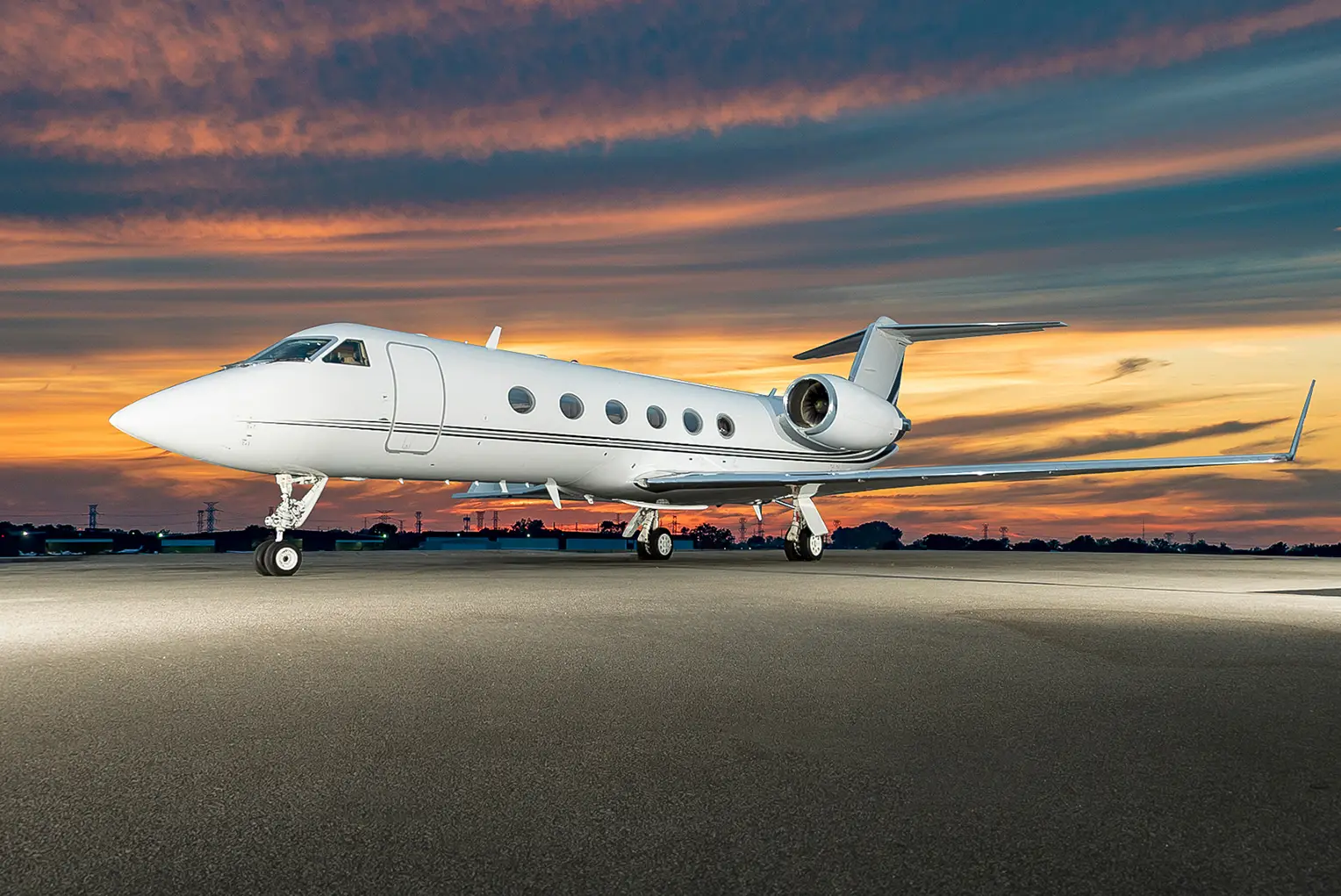Gulfstream IV N132JE operated by Jet Edge International, exterior
