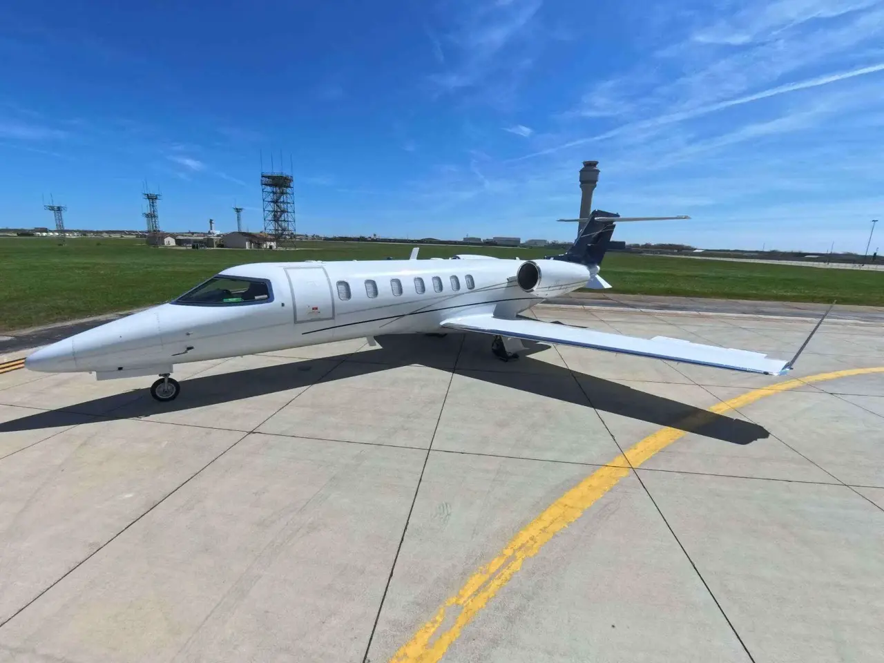 Bombardier Learjet 45 N133VS operated by Sky Quest, LLC, KCLE photo 3