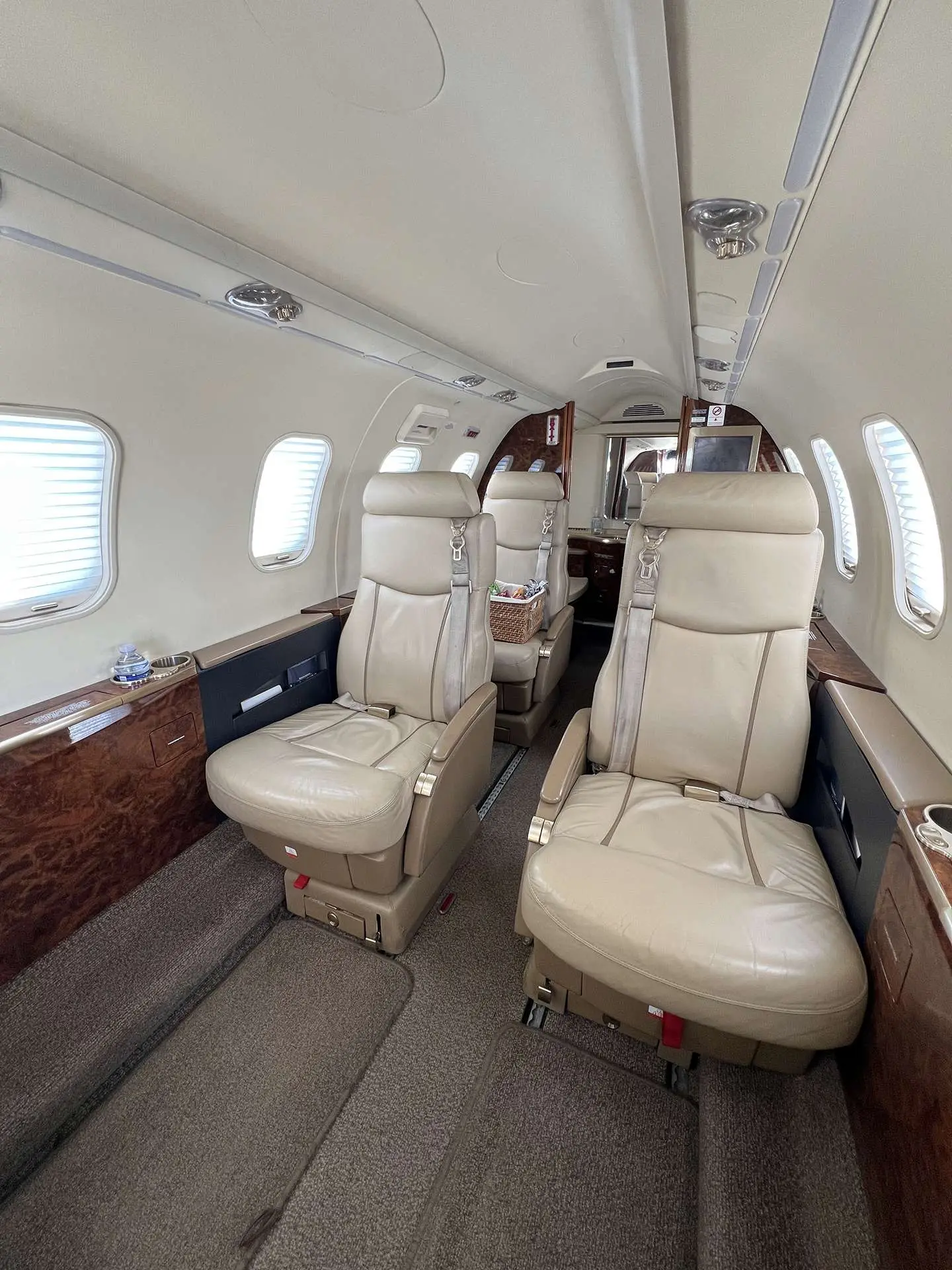 Bombardier Learjet 45 N133VS operated by Sky Quest, LLC, KCLE photo 4