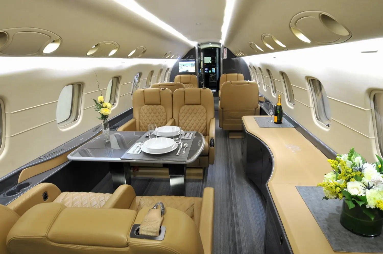 Embraer Legacy 600 N135SC operated by Elite Air, Inc. photo 2