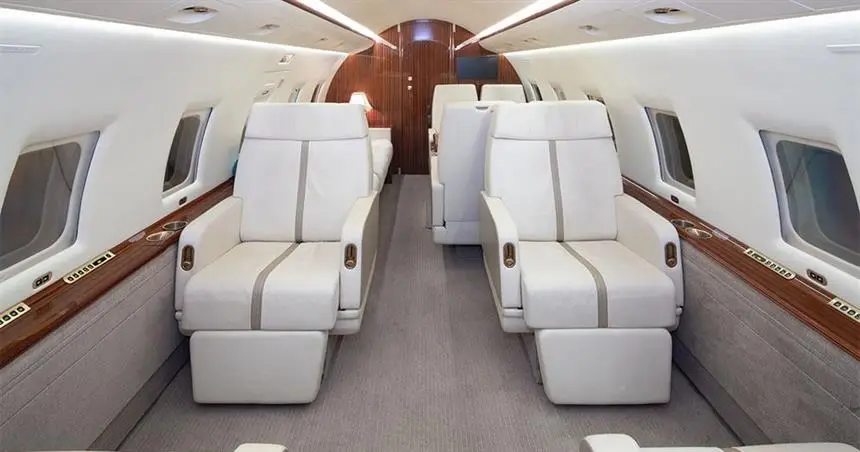 Bombardier Challenger 604 N135SM operated by Solairus Aviation photo 2