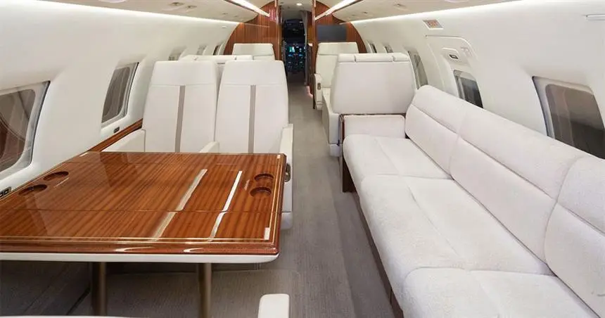 Bombardier Challenger 604 N135SM operated by Solairus Aviation photo 6