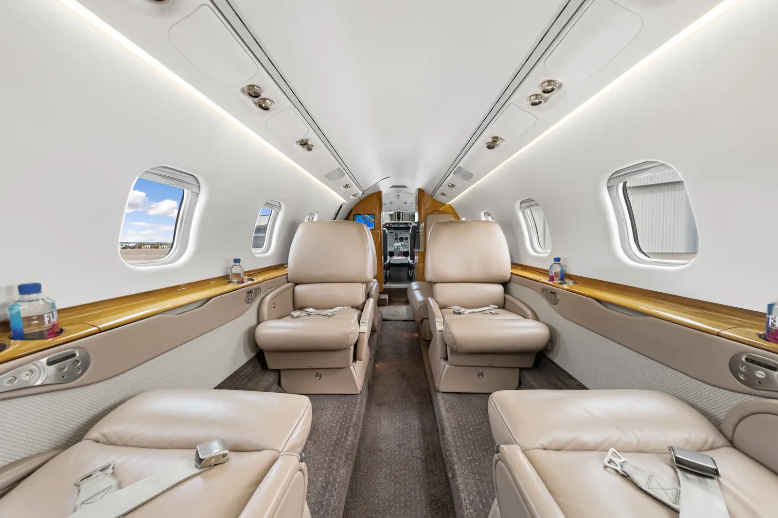 Bombardier Learjet 60 N136JX operated by SAI Flight Service, Inc. photo 2
