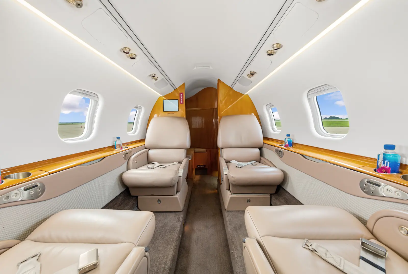 Bombardier Learjet 60 N136JX operated by SAI Flight Service, Inc. photo 3