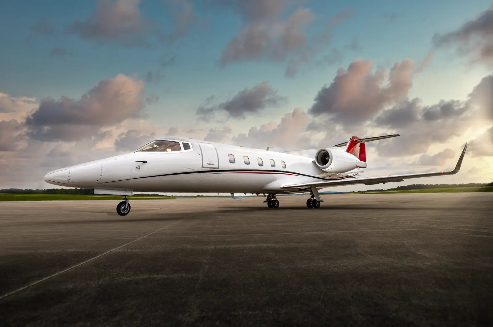 Bombardier Learjet 60 N136JX operated by SAI Flight Service, Inc. photo 5