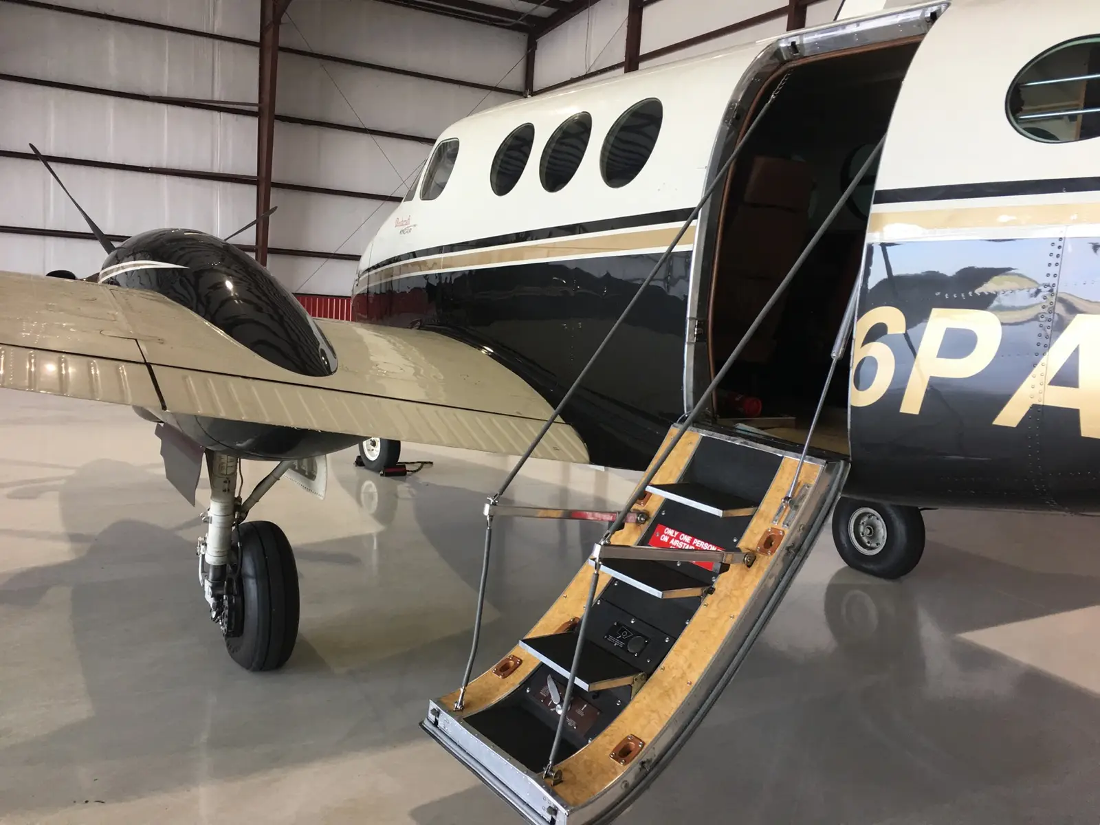 Beechcraft King Air C90 N136PA operated by Xpress Charter Services, Inc photo 6