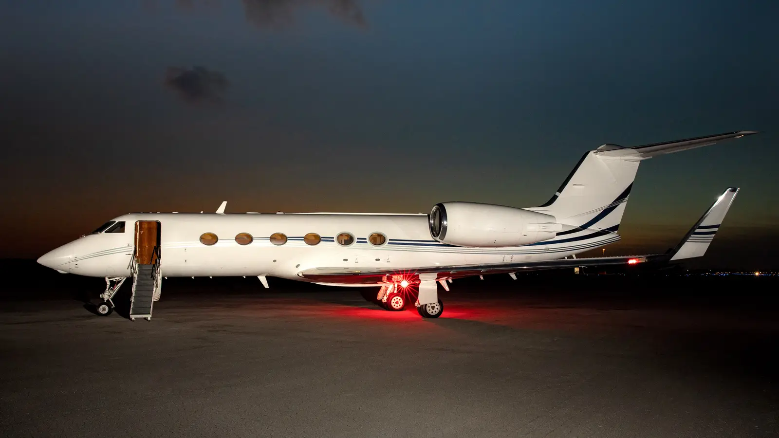 Gulfstream IV-SP N137WS operated by Prime Jet, LLC photo 2