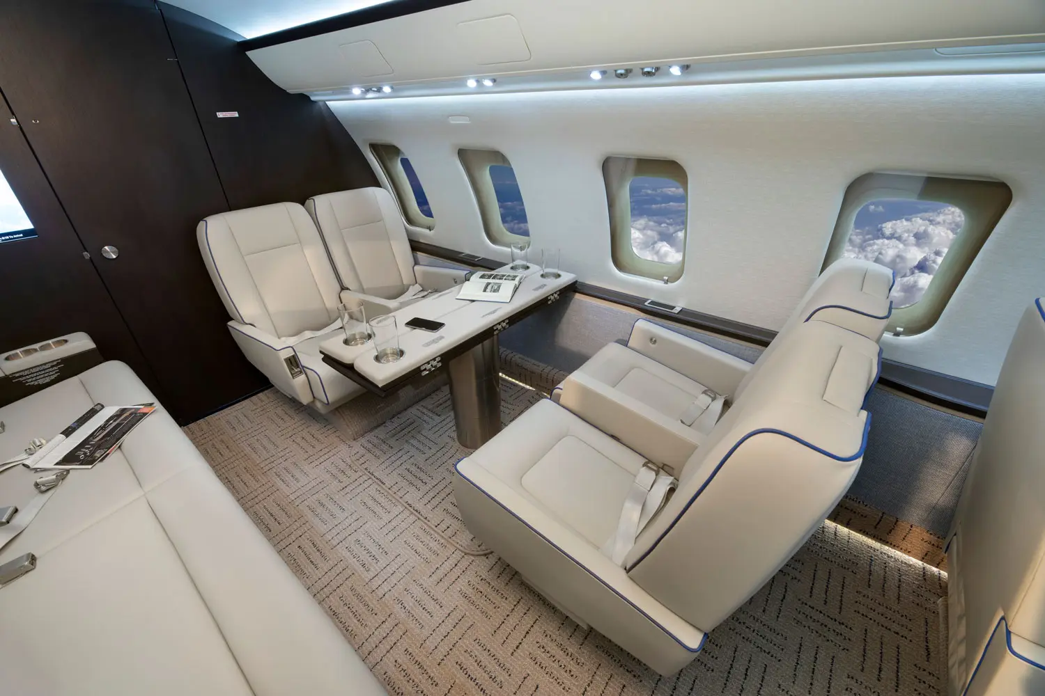 Bombardier Challenger 605 N138DM operated by Image Air Charter photo 5