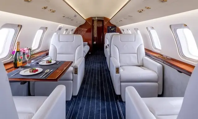 Bombardier Challenger 605 N139MB operated by Sun Air Jets photo 2