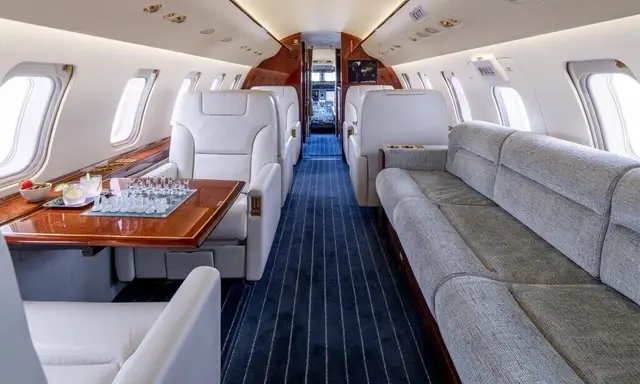 Bombardier Challenger 605 N139MB operated by Sun Air Jets photo 3