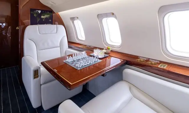 Bombardier Challenger 605 N139MB operated by Sun Air Jets photo 4