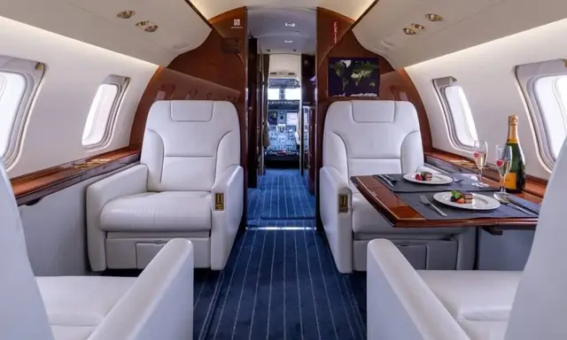 Bombardier Challenger 605 N139MB operated by Sun Air Jets photo 5