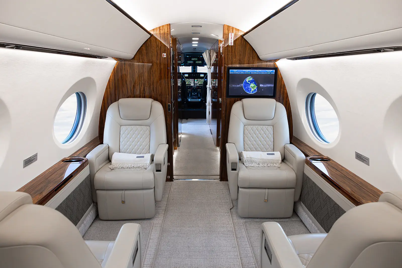 Gulfstream GVII-G600 N13G operated by Clay Lacy Aviation, Inc. photo 4