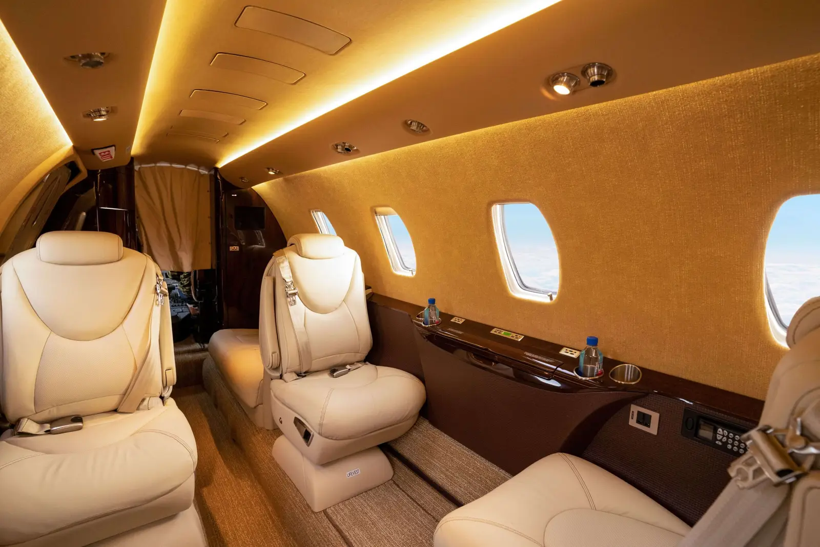 Cessna Citation XLS N1401L operated by Latitude 33 Aviation, LLC photo 6