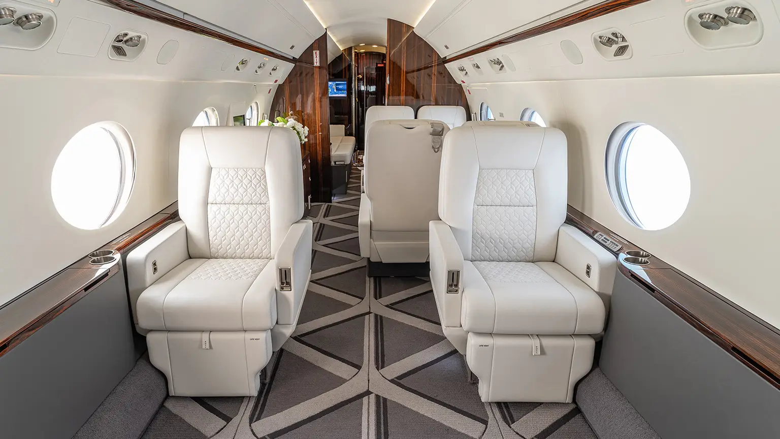 Gulfstream G450 N141JE operated by Jet Edge International, KPOC photo 2