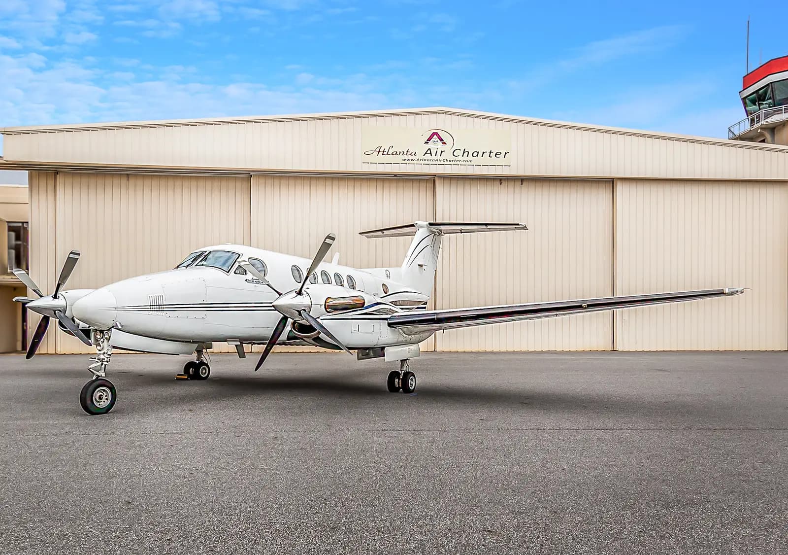Beechcraft King Air B200GT N143DE operated by Atlanta Air Charter, Inc. photo 3