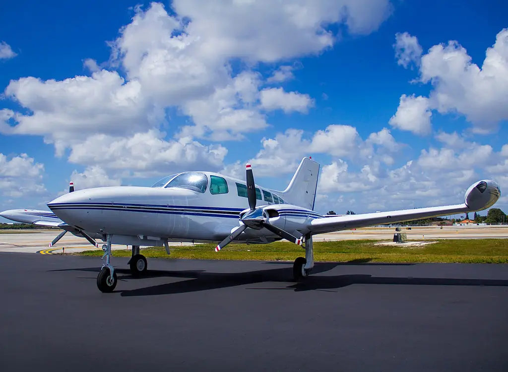 Cessna 402B N145TT operated by Noble Air Charter photo 3