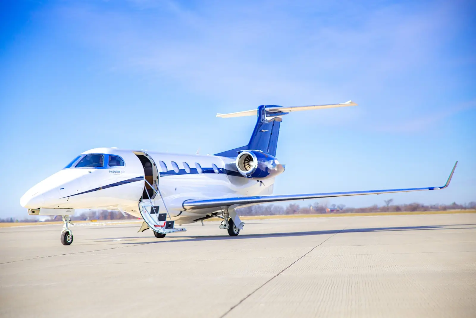 Embraer Phenom 300 N14AQ operated by Maxair, LLC photo 4