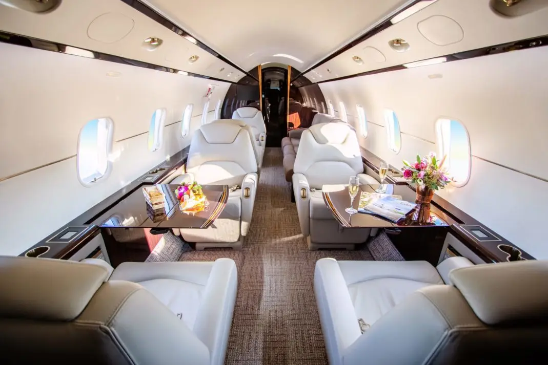 Bombardier Challenger 300 N150MB operated by Craft Charter, LLC photo 5