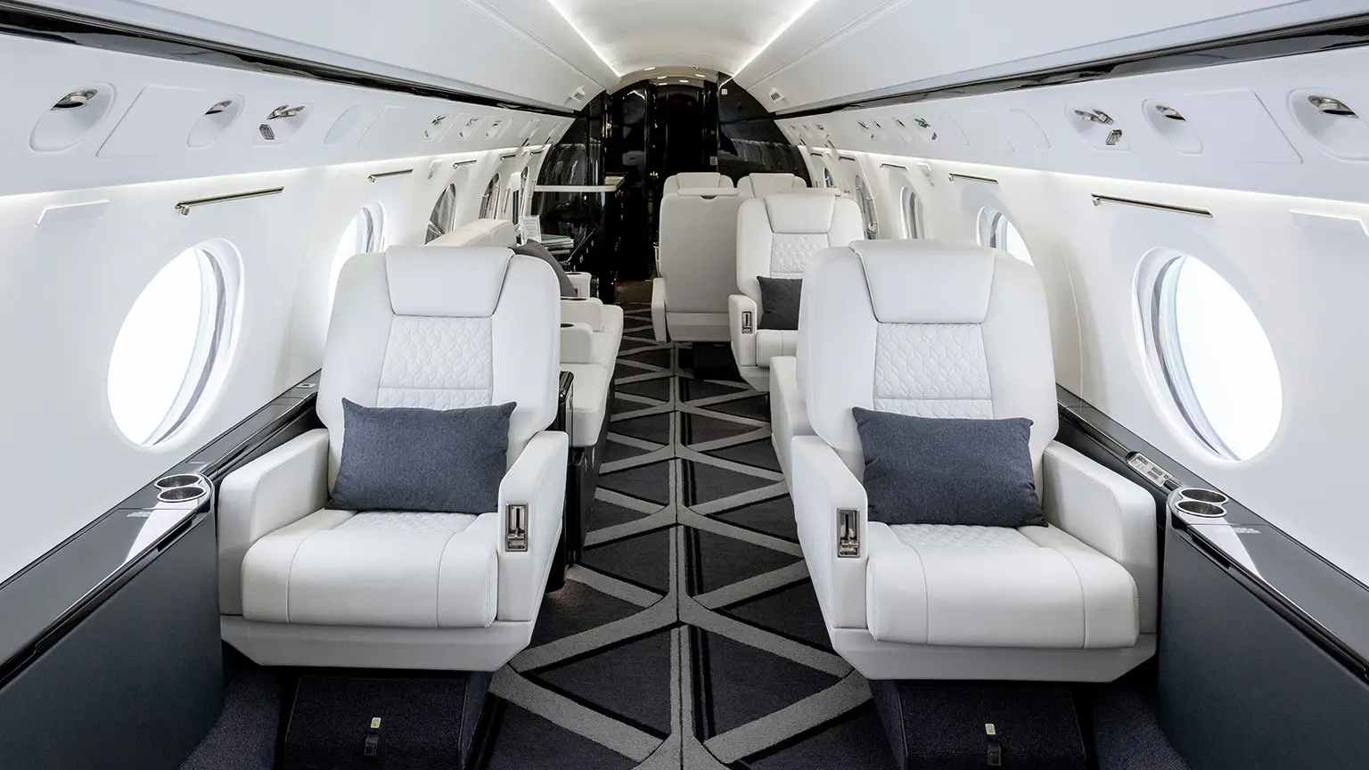 Gulfstream G200 N151JE operated by Jet Edge International photo 2