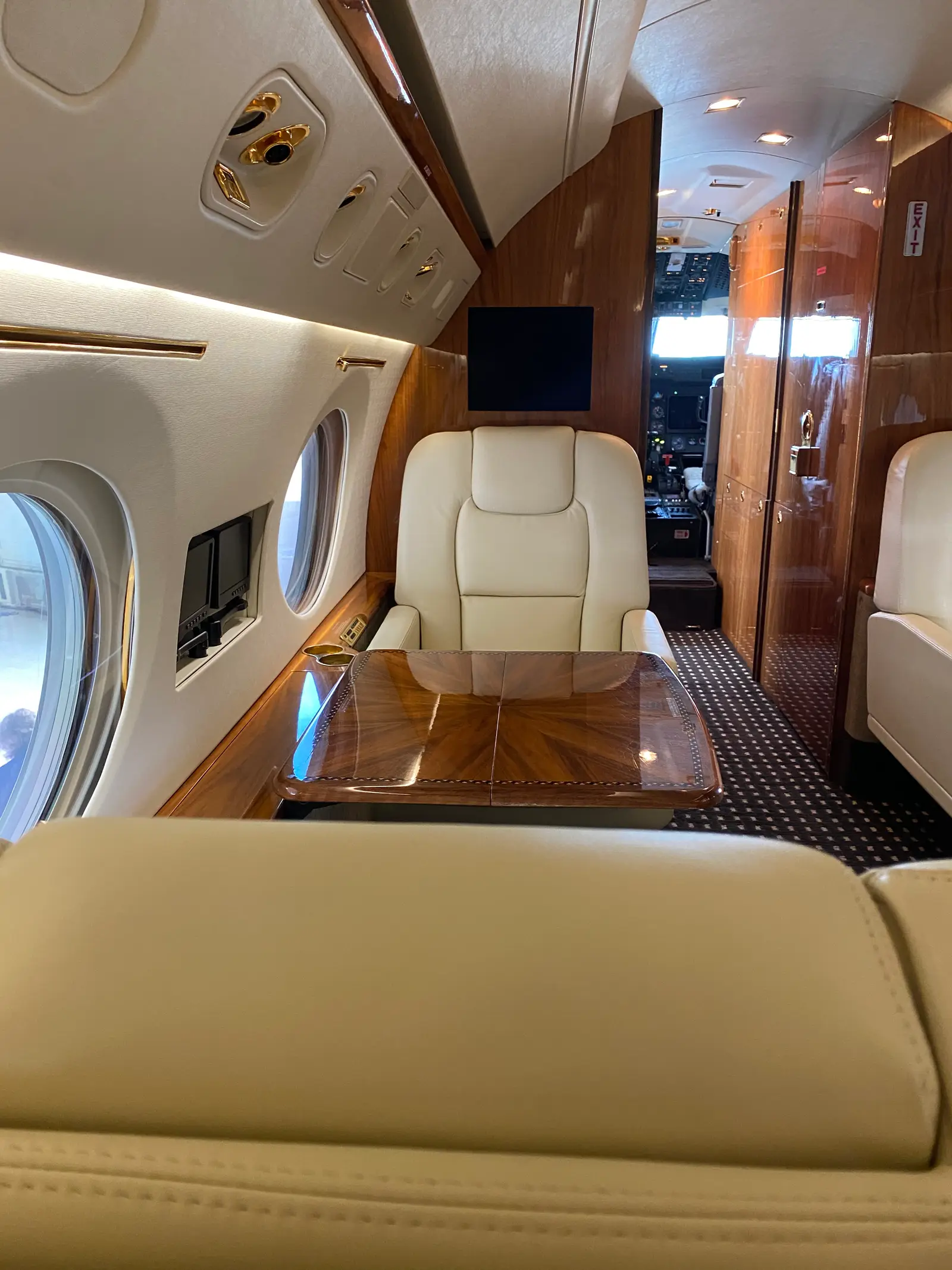 Gulfstream IV-SP N154C operated by Wheels Up photo 6