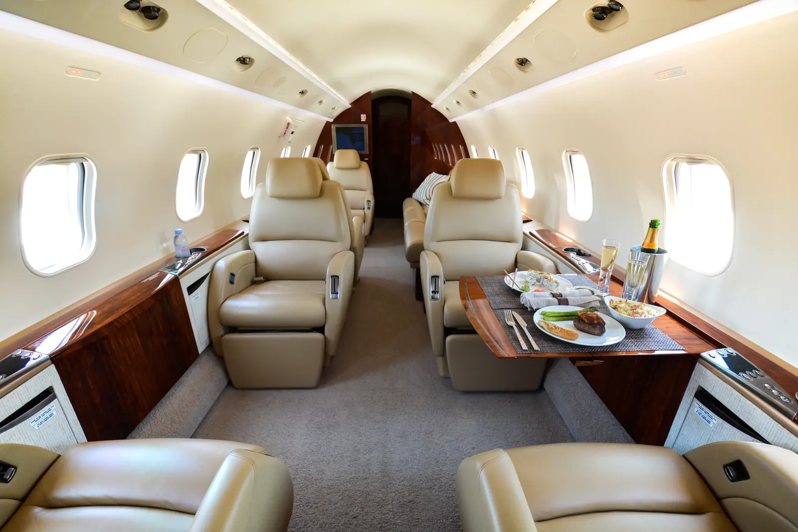 Bombardier Challenger 300 N15HR operated by M&N Aviation, Inc. photo 3