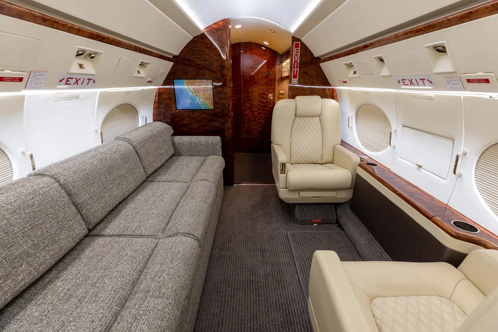 Gulfstream IV-SP N15Y operated by STAJets photo 3