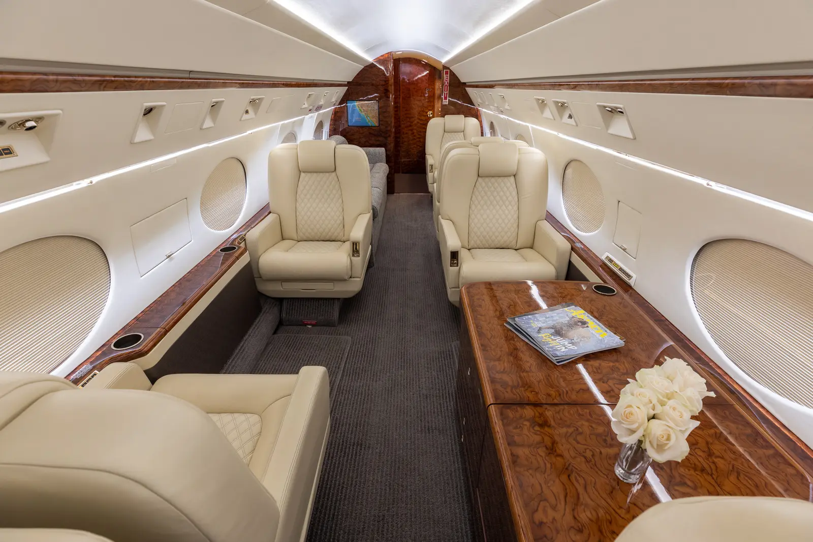 Gulfstream IV-SP N15Y operated by STAJets photo 4