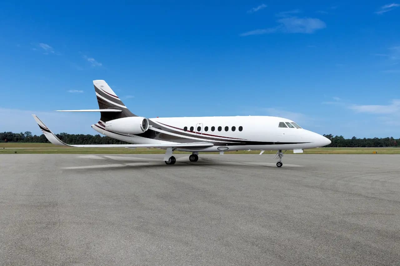Dassault Falcon 2000LX N161MD operated by Stark Airways, LLC, KCAK photo 2
