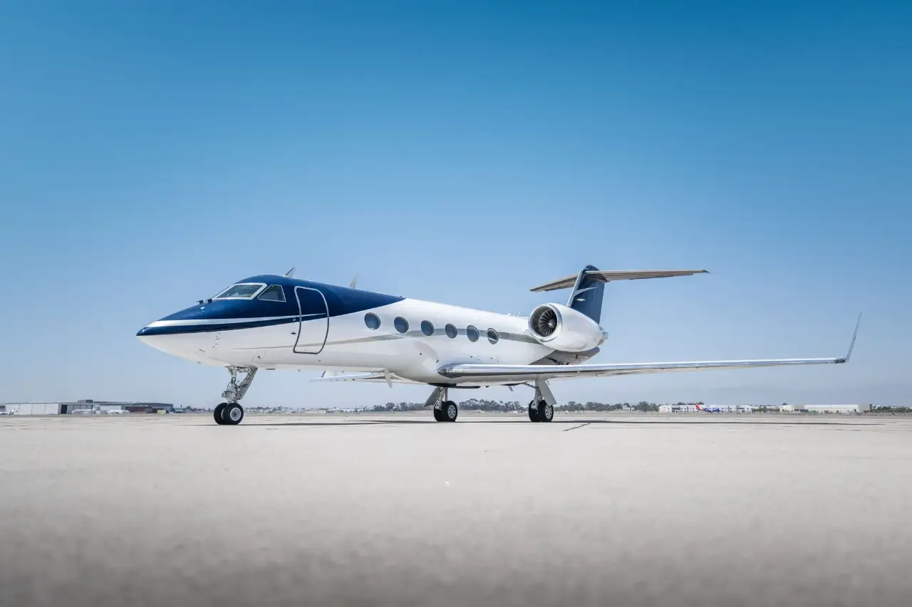 Gulfstream IV N163JW operated by Sun Air Jets photo 2