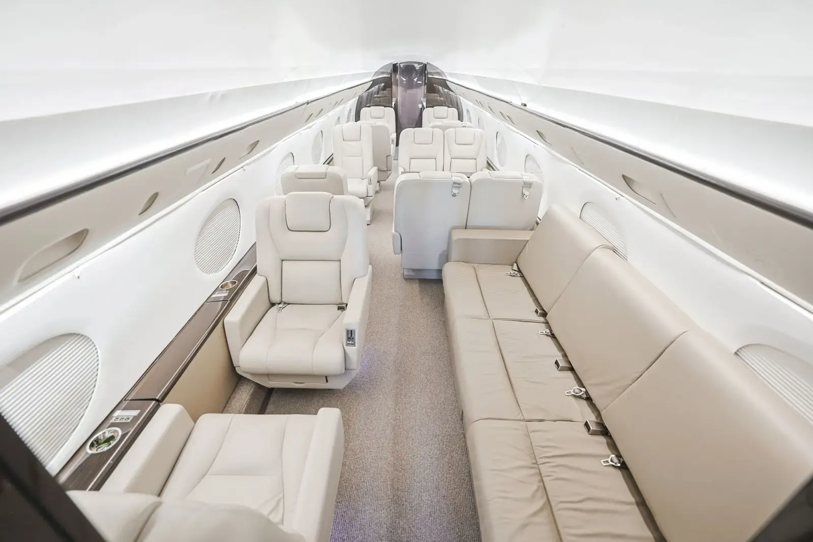 Gulfstream IV N163JW operated by Sun Air Jets photo 3
