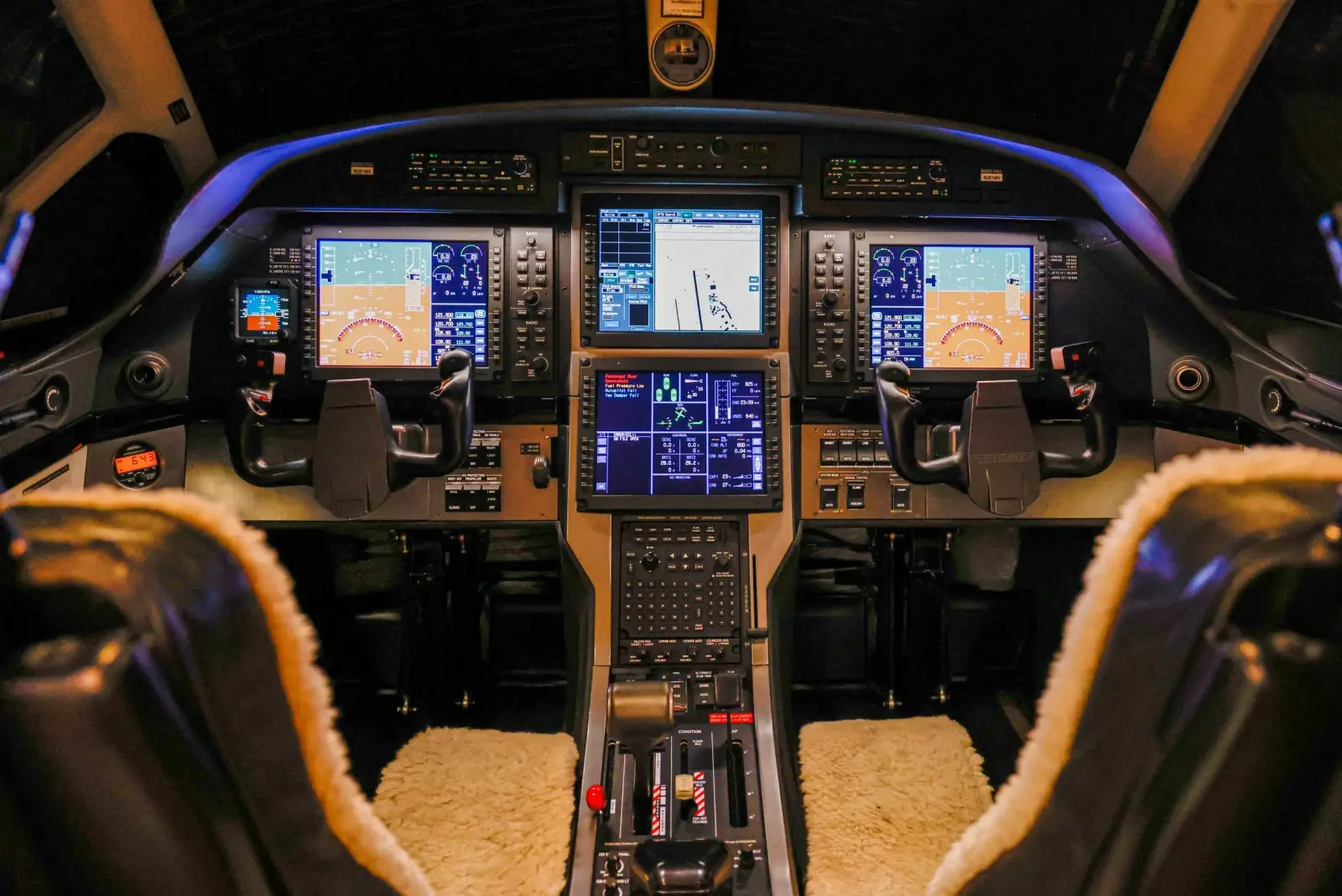Pilatus PC-12/47 NG N164C operated by Cutter Flight Management, Inc. photo 5