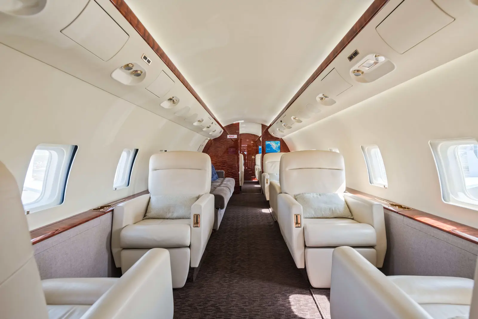 Bombardier Challenger 850 N168SW operated by Cirrus Aviation Services photo 2
