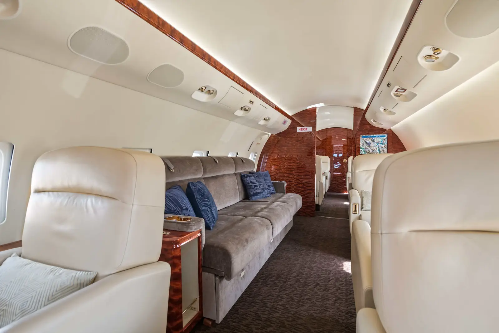 Bombardier Challenger 850 N168SW operated by Cirrus Aviation Services photo 4