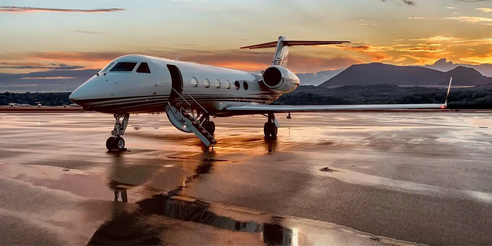 Gulfstream G450 N169TC operated by Sky Quest, LLC, exterior