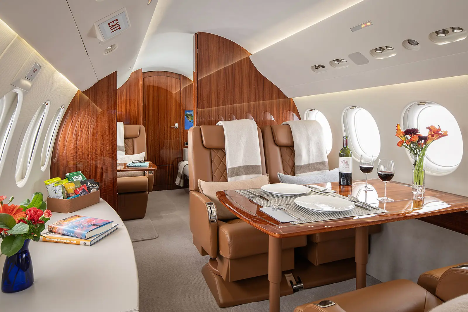 Dassault Falcon 7X N16HA operated by Clay Lacy Aviation, Inc. photo 6