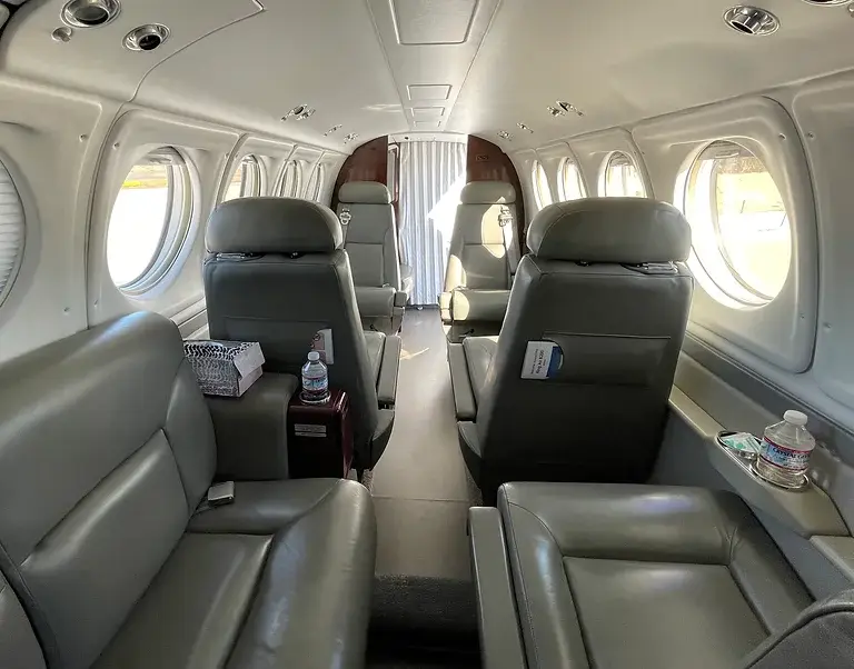 Beechcraft King Air B200 N170JC operated by Dreamline Aviation, LLC photo 2