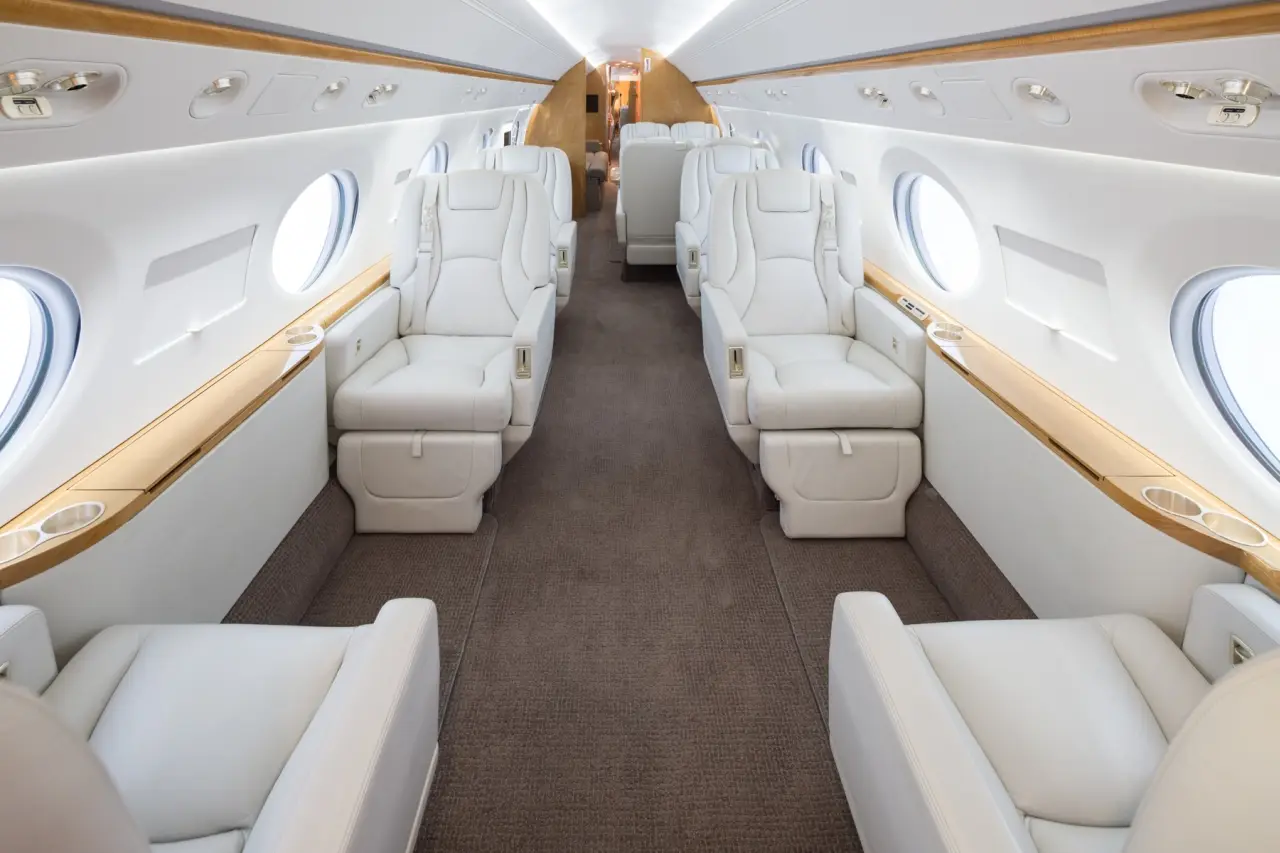 Gulfstream G550 N173NY operated by Clay Lacy Aviation, Inc. photo 2