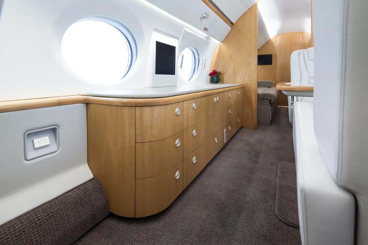 Gulfstream G550 N173NY operated by Clay Lacy Aviation, Inc. photo 6