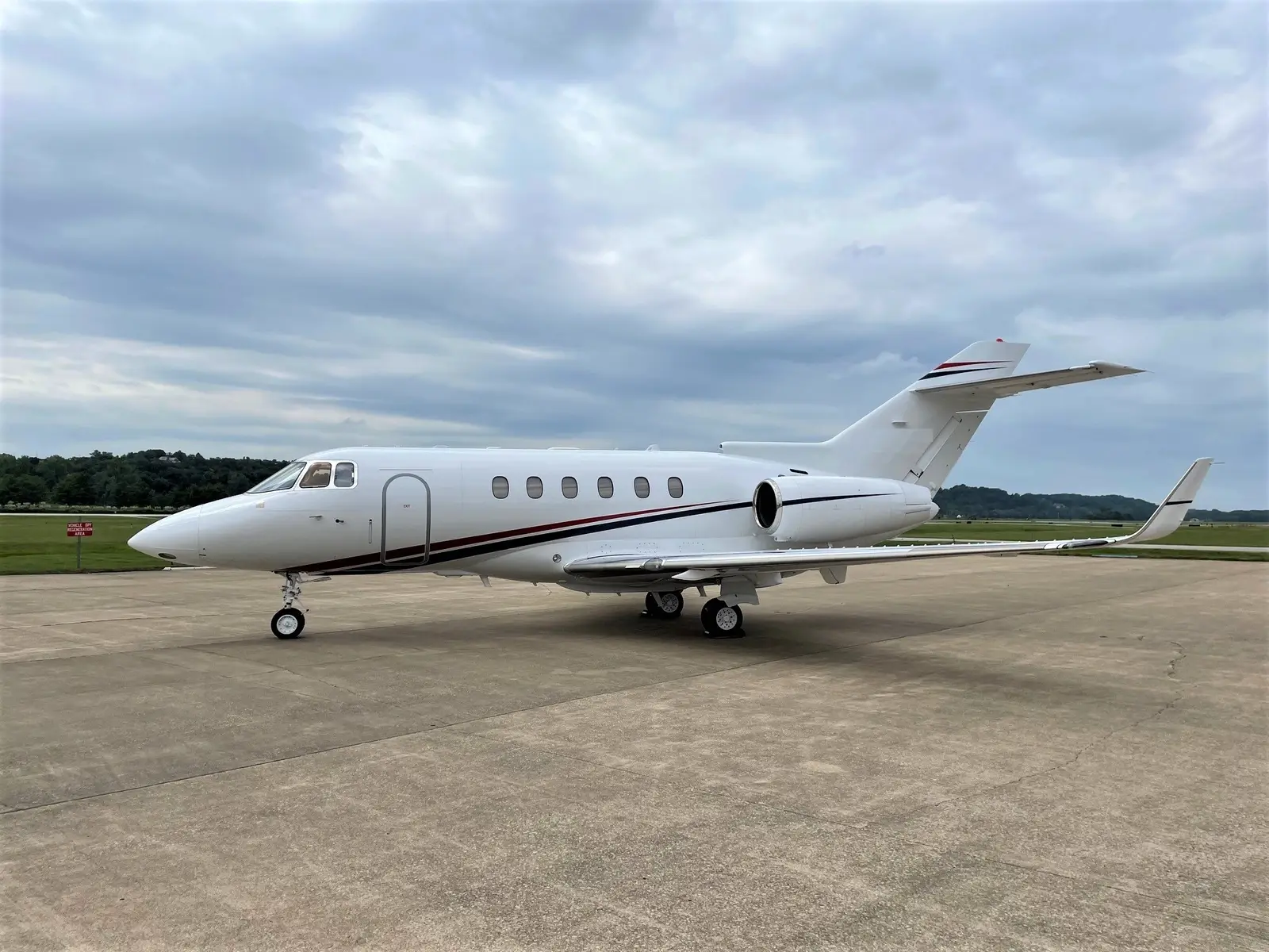 Beechcraft Hawker 900XP N176US operated by SpiritJets, LLC, exterior