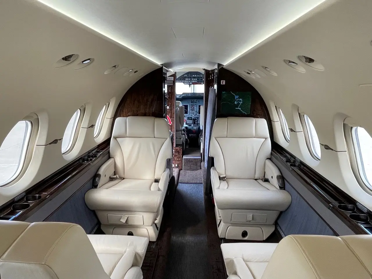 Beechcraft Hawker 900XP N176US operated by SpiritJets, LLC photo 2