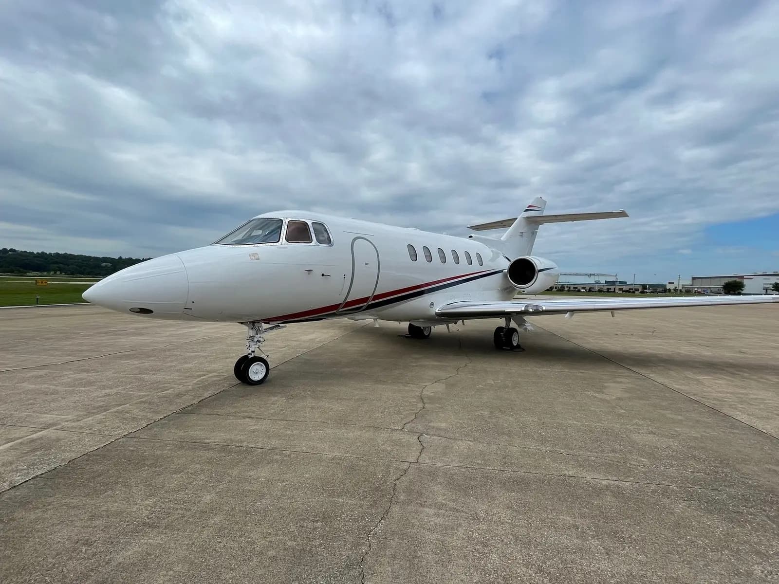 Beechcraft Hawker 900XP N176US operated by SpiritJets, LLC photo 4