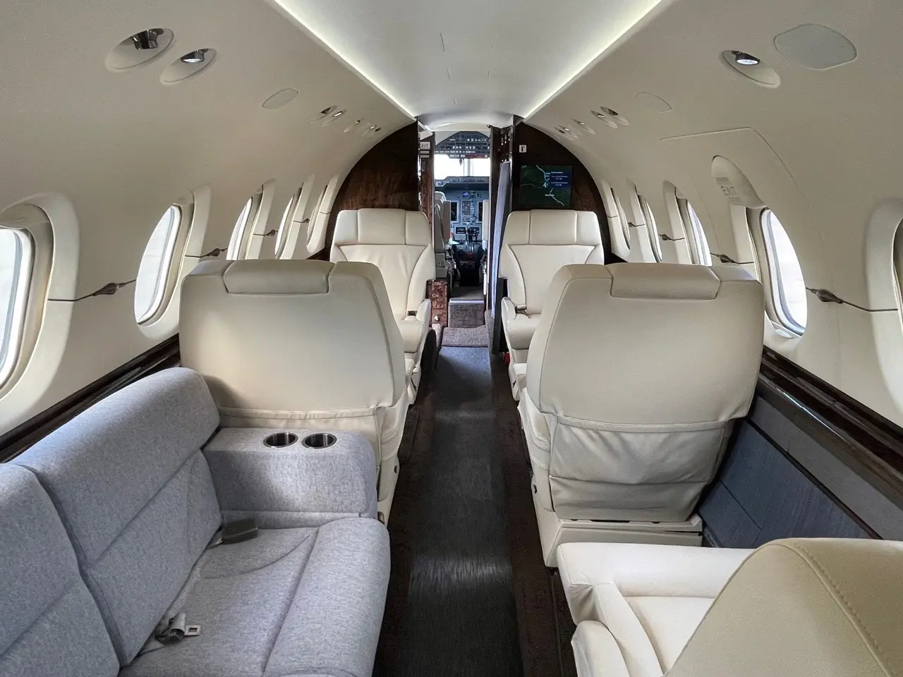 Beechcraft Hawker 900XP N176US operated by SpiritJets, LLC photo 5