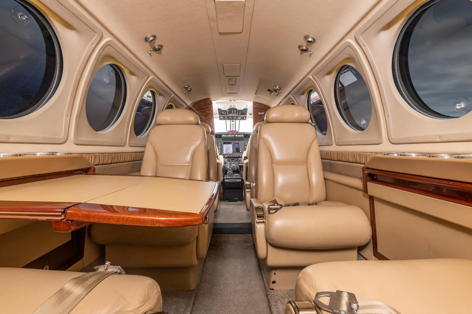 Beechcraft King Air B200GT N177TA operated by CSM Aviation photo 3